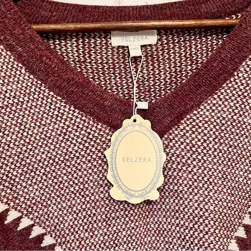 Velzera White and Wine Poncho. NWT. One Size. - Picture 5 of 7